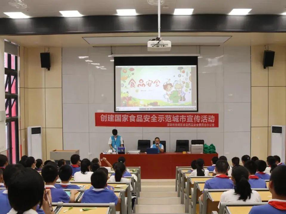 聚四海英才之荟萃,光明这所高标准学校正在崛起