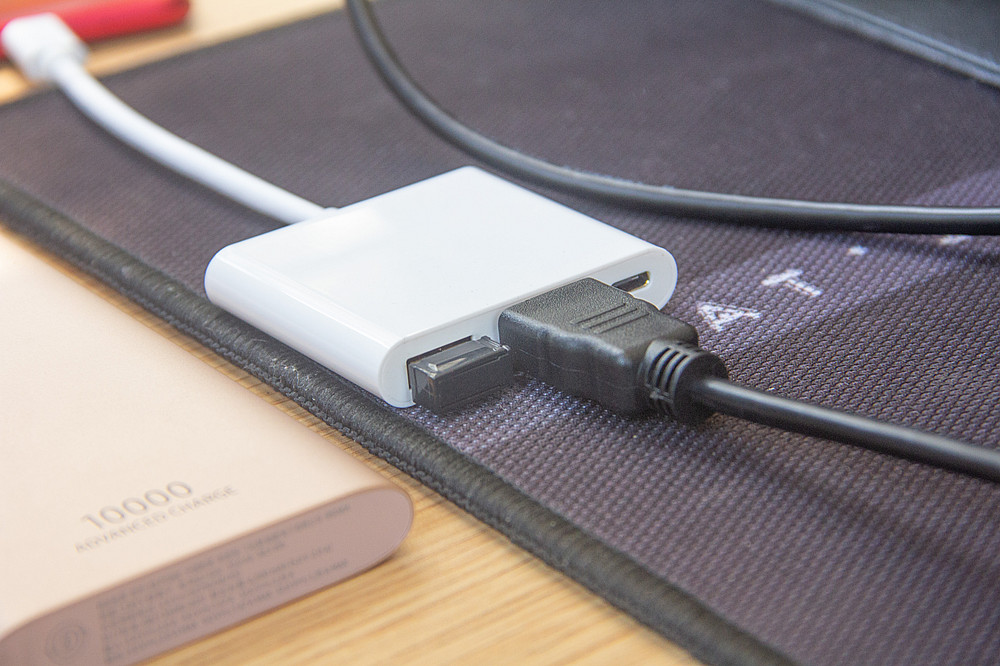 能给手机做成电脑的显示器,给手机配个显示器