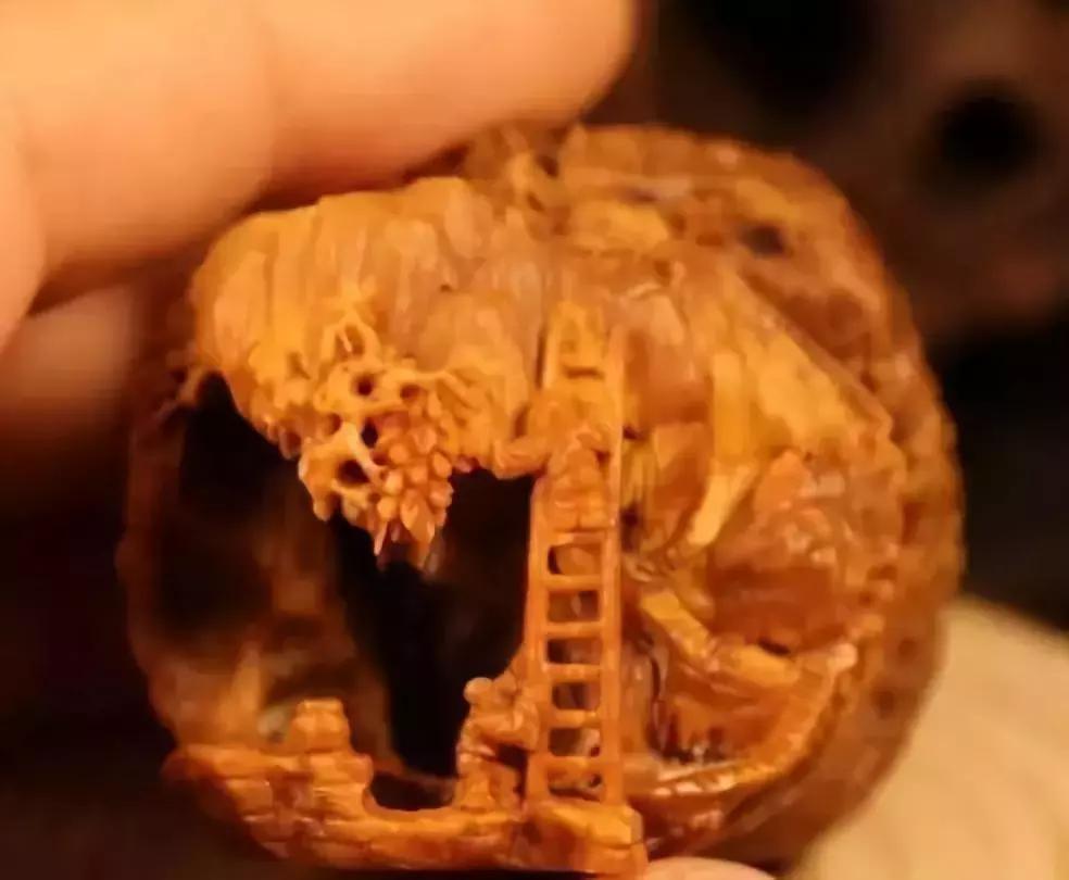 价值240万非洲的原木,雕刻成品出来后震惊全场,一片心疼声!