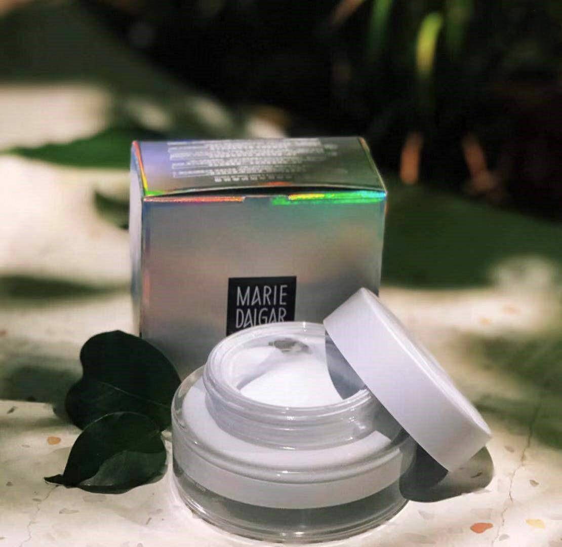 想要底妆细腻服帖不卡粉,底妆秘诀零毛孔无暇底妆至关重要