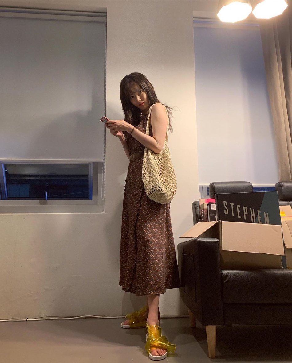 泫雅牛仔长裙穿搭,泫雅碎花吊带裙