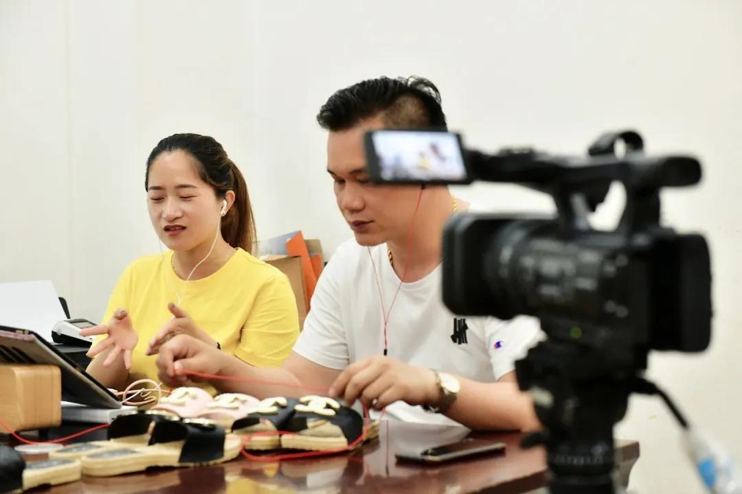 厉害了！江西寻乌籍鞋老板首次直播带货1000件