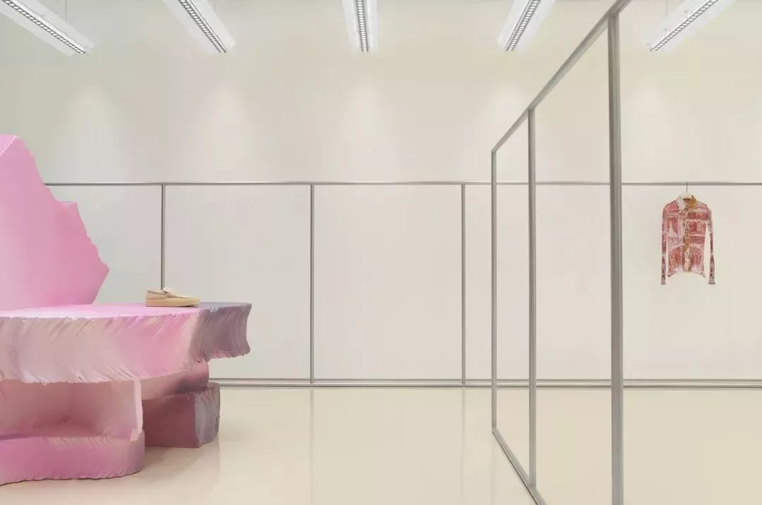 全球仅50多家店、年销售2亿欧元的Acne，门头竟然无LOGO？