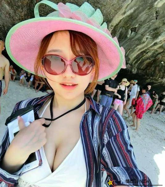 Dota2：TI冠*狗军**哥直播认爹？水友：收了一对姐妹花，血赚不亏