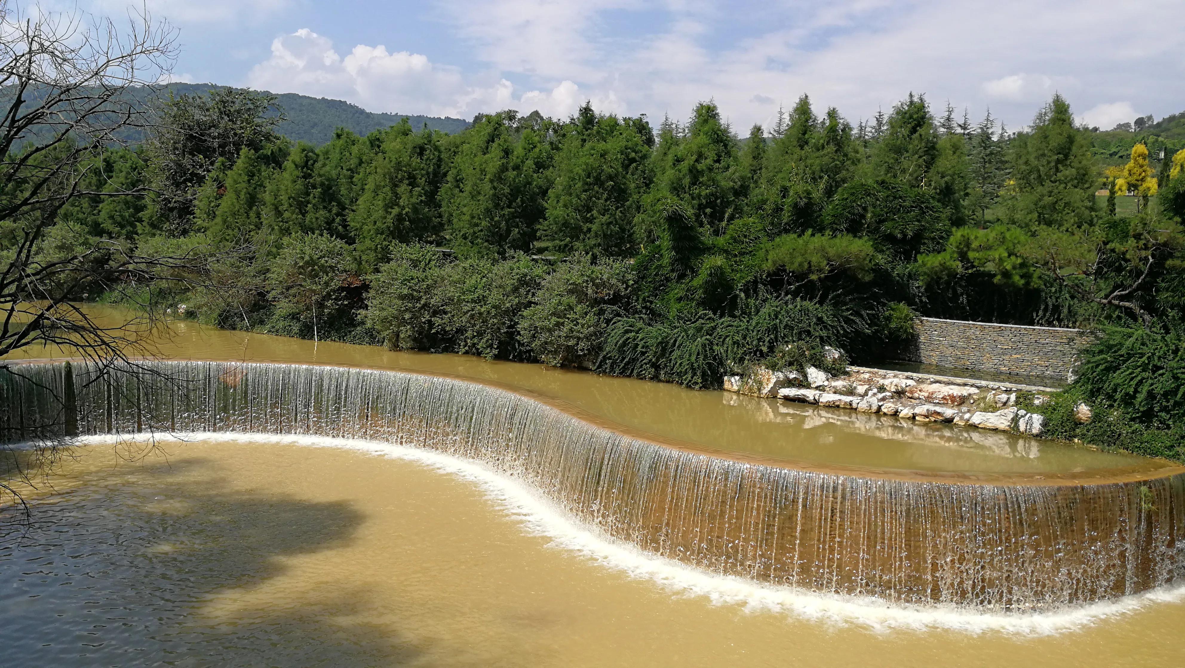 上香时被香灰烫了手是什么意思,上香时被香烫到手有什么寓意