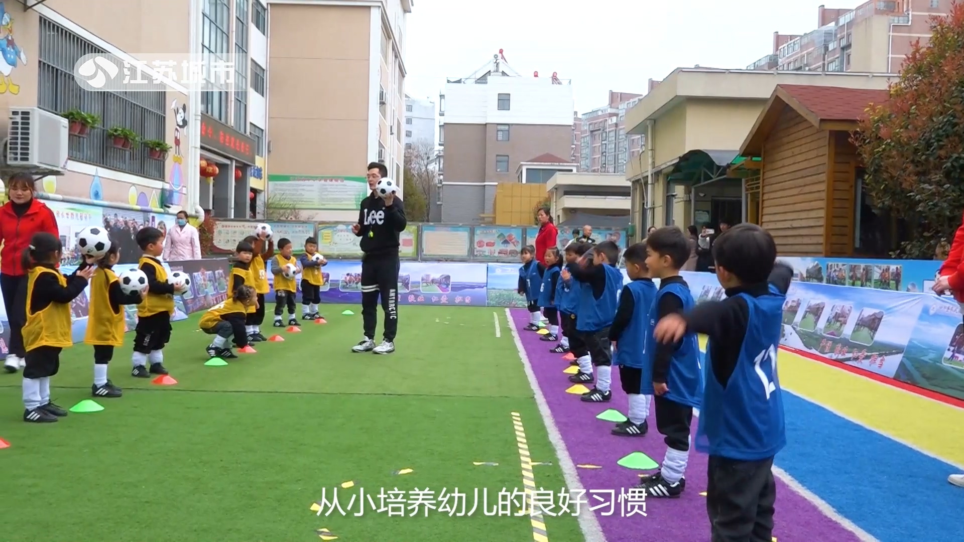 江苏《午间看点》：全国足球特色幼儿园—泗洪县东风小学幼儿园