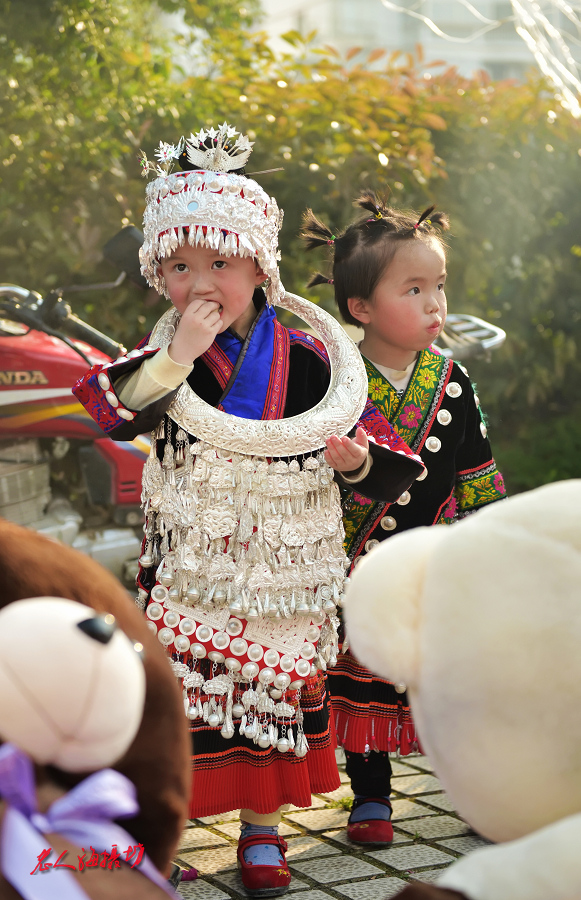探访苗族银饰,苗族风情拨银饰