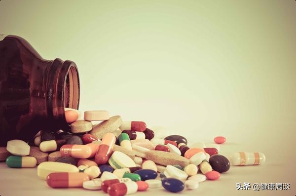 非布司他国内大降价，“痛风神药”效果好但有风险，患者谨记2点