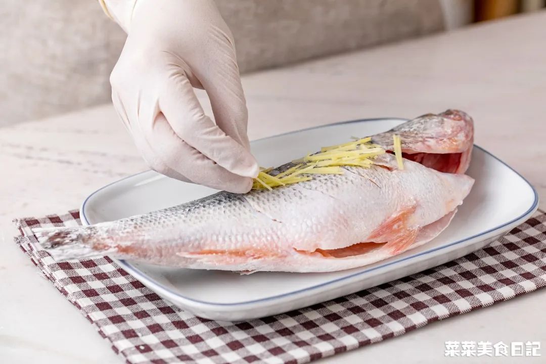 上班族午饭微波炉加热,微波炉解决一日三餐