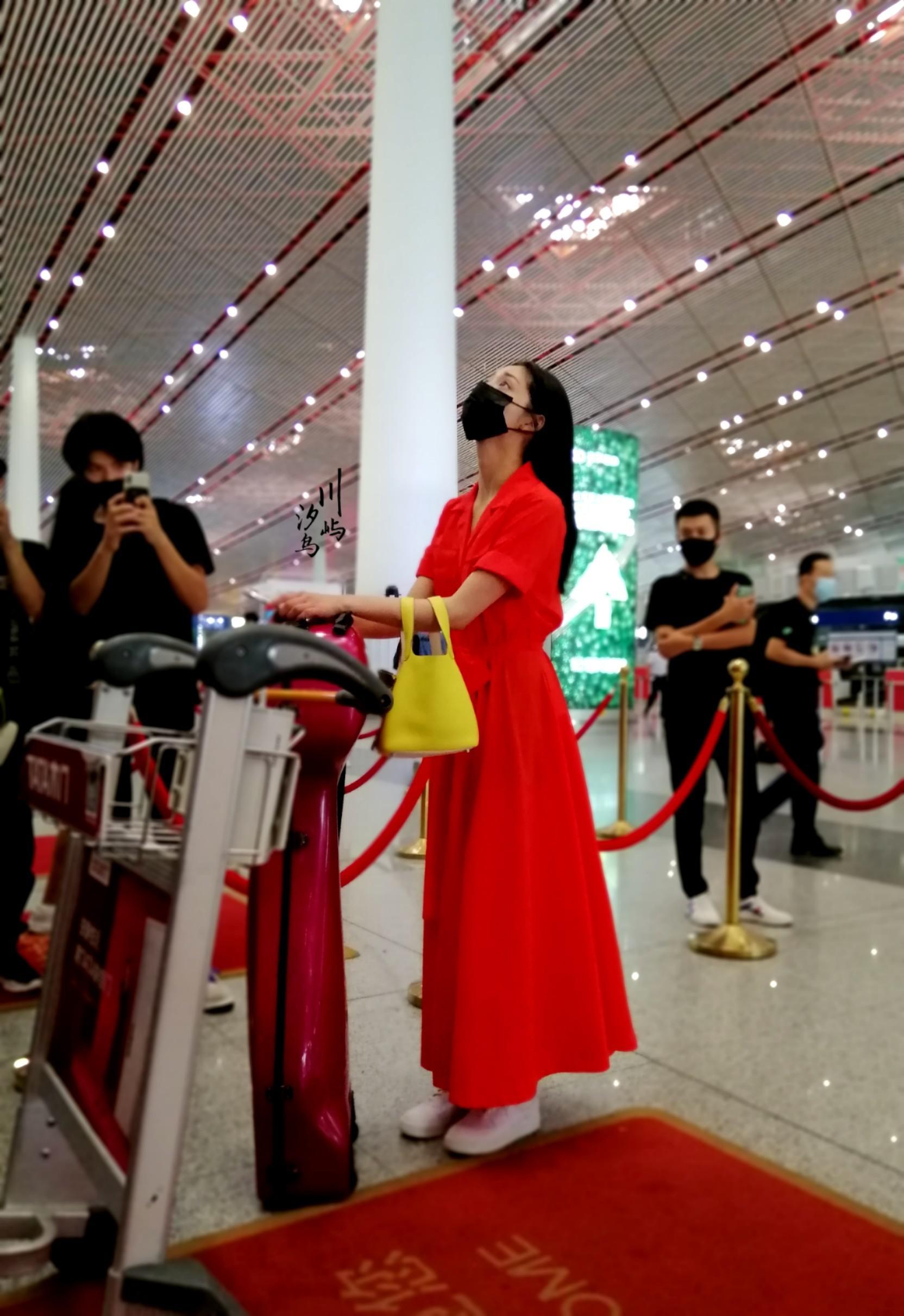 周洁琼百变少女,周洁琼时尚芭莎