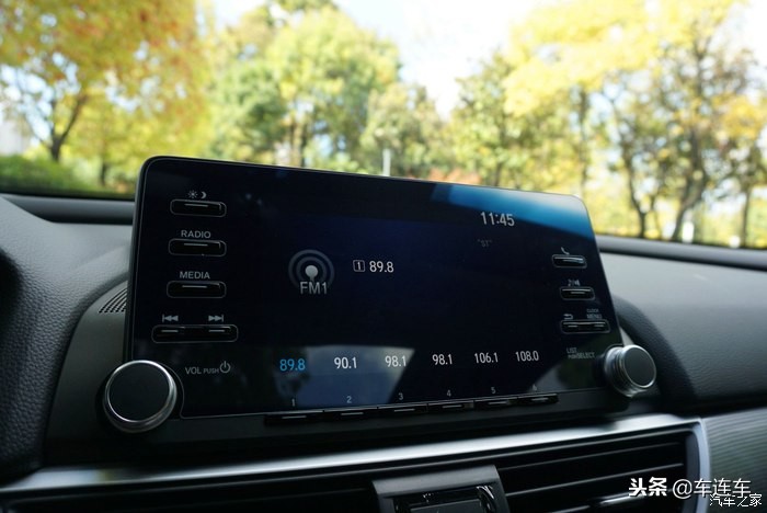 十代雅阁混动版与英诗派太空银,十代雅阁太空银还是白色好看