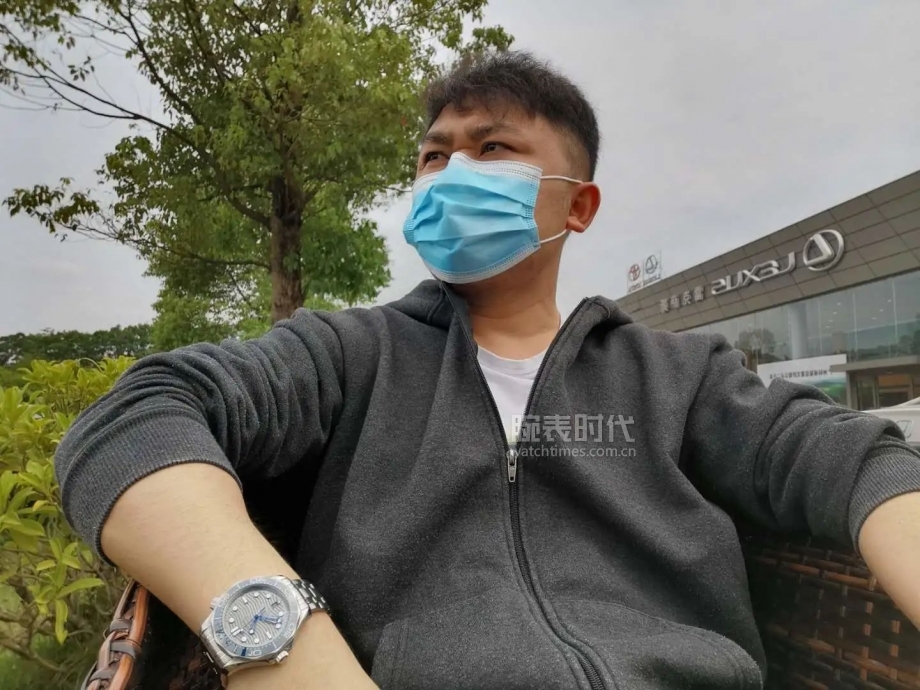 网友晒自己微信好友数量,网友晒1300手表