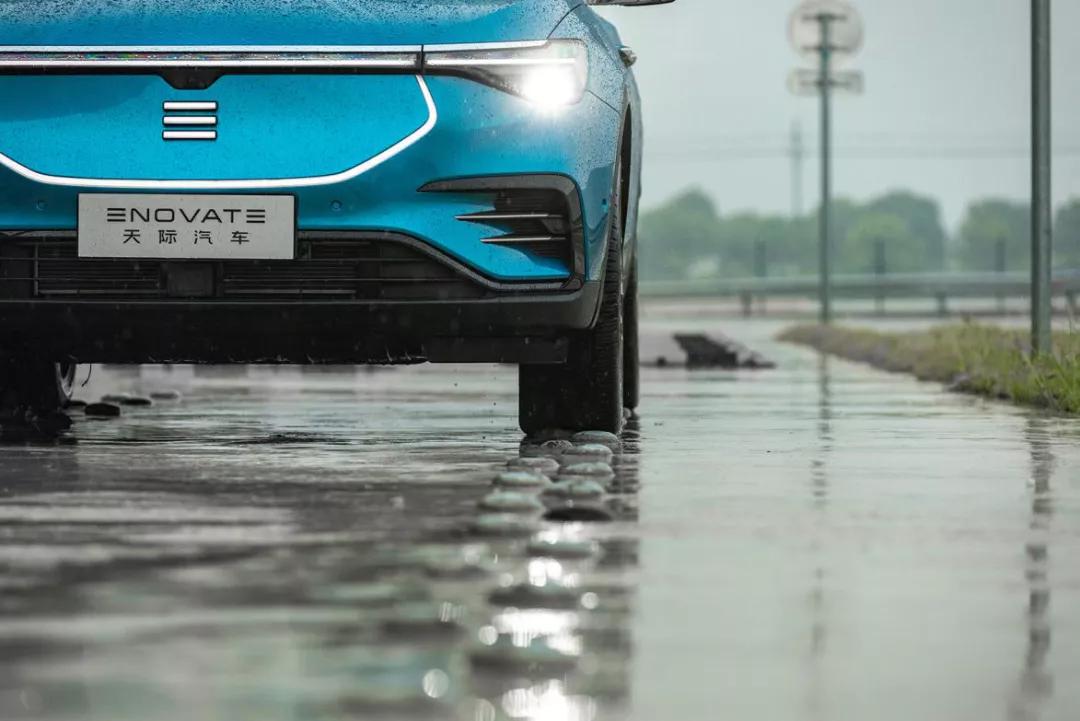 奥迪e-tron2021款50quattro豪华型,奥迪e-tron2019年最好的电动suv