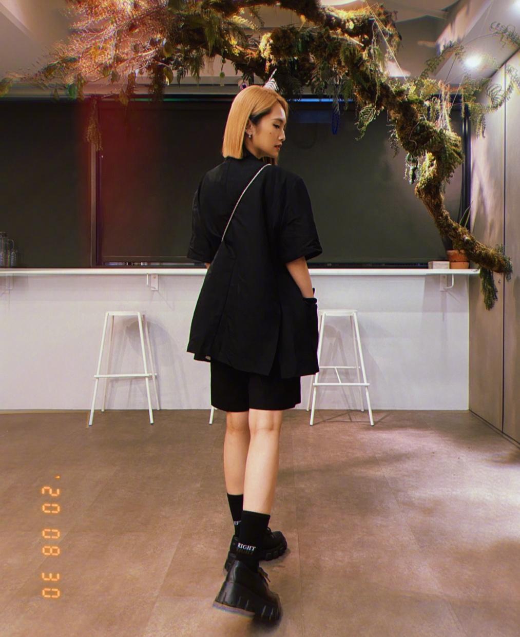 杨丞琳甜酷风穿搭,杨丞琳牛仔外套穿搭