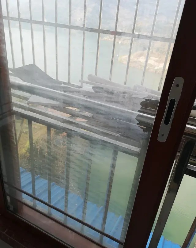 中空大玻璃漏气起雾怎么办,中空玻璃漏气看不出来问题