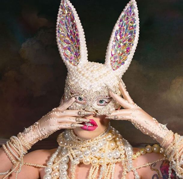 有人看见这篇文章出个可替换甲片的指甲油手套,我绝对第一个下单