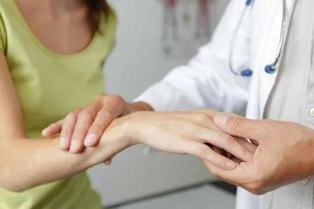 类风湿关节炎抽血化验能查出来吗,类风湿性关节炎做化验需要多少钱