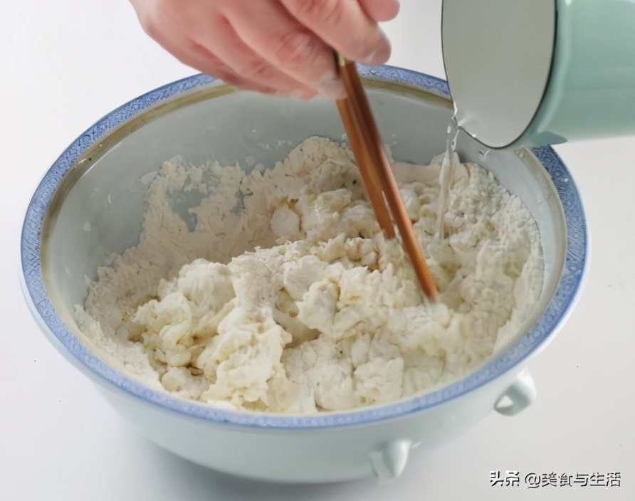 做春卷的手法全过程,怎样做皮薄酥脆的春卷