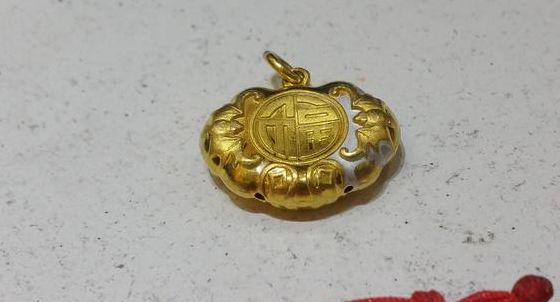 黄金首饰生锈是不是假的,买了很多年的黄金首饰是假的