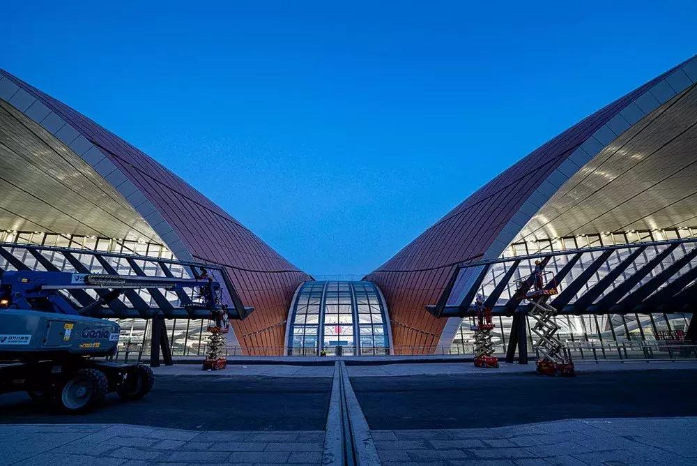 狂砸800亿的北京大兴机场终于完美面世，厉害了，我的国