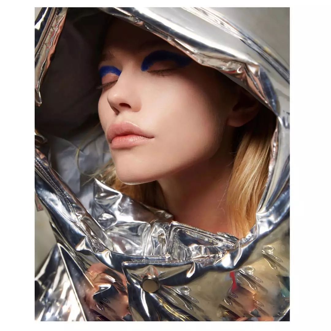 双十一大牌羽绒服打折,双十一购物狂欢节冲锋衣冬