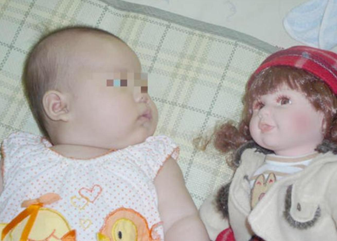 “它一直盯着我”，4岁女儿被2000元玩具吓哭，网友：换谁谁都怕