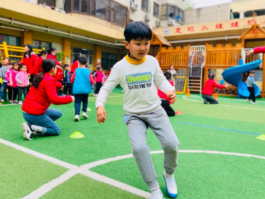 幼儿园足球嘉年华足球比赛视频,幼儿园足球主题游园活动