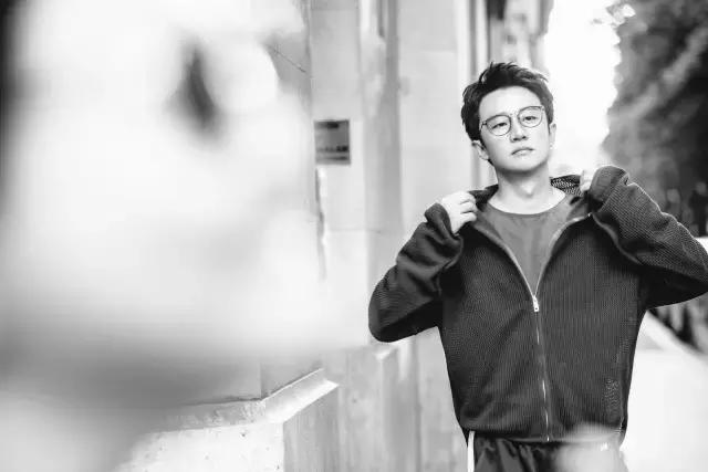 黄轩谈父母婚姻失败,黄轩小时候经历了家庭变故