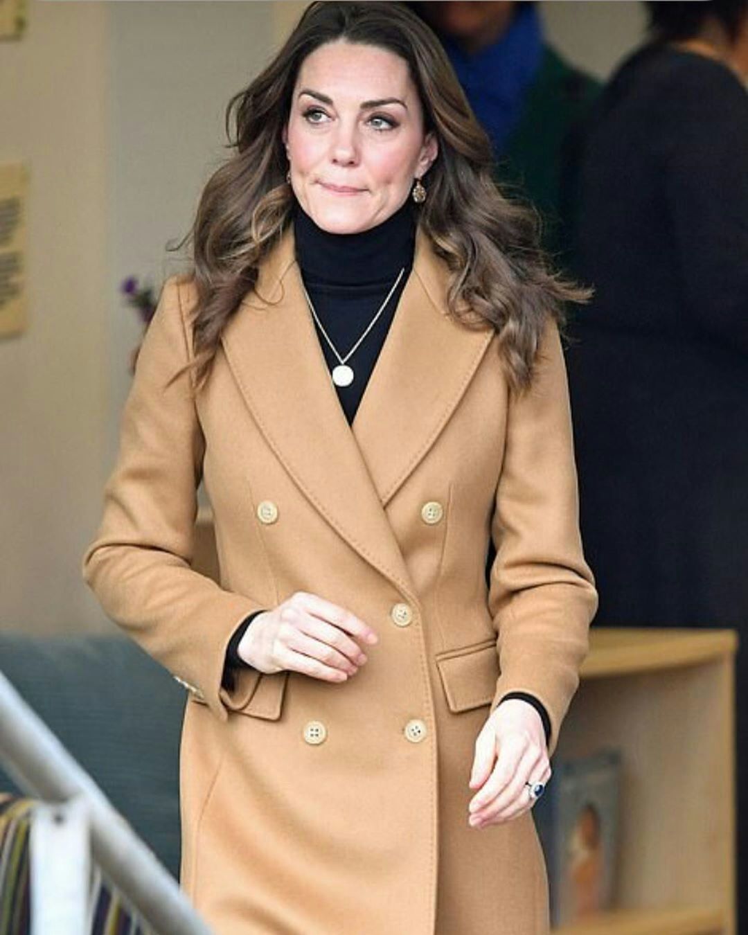 英国王妃凯特最新服装zara,凯特王妃最新出席活动戴的珠宝