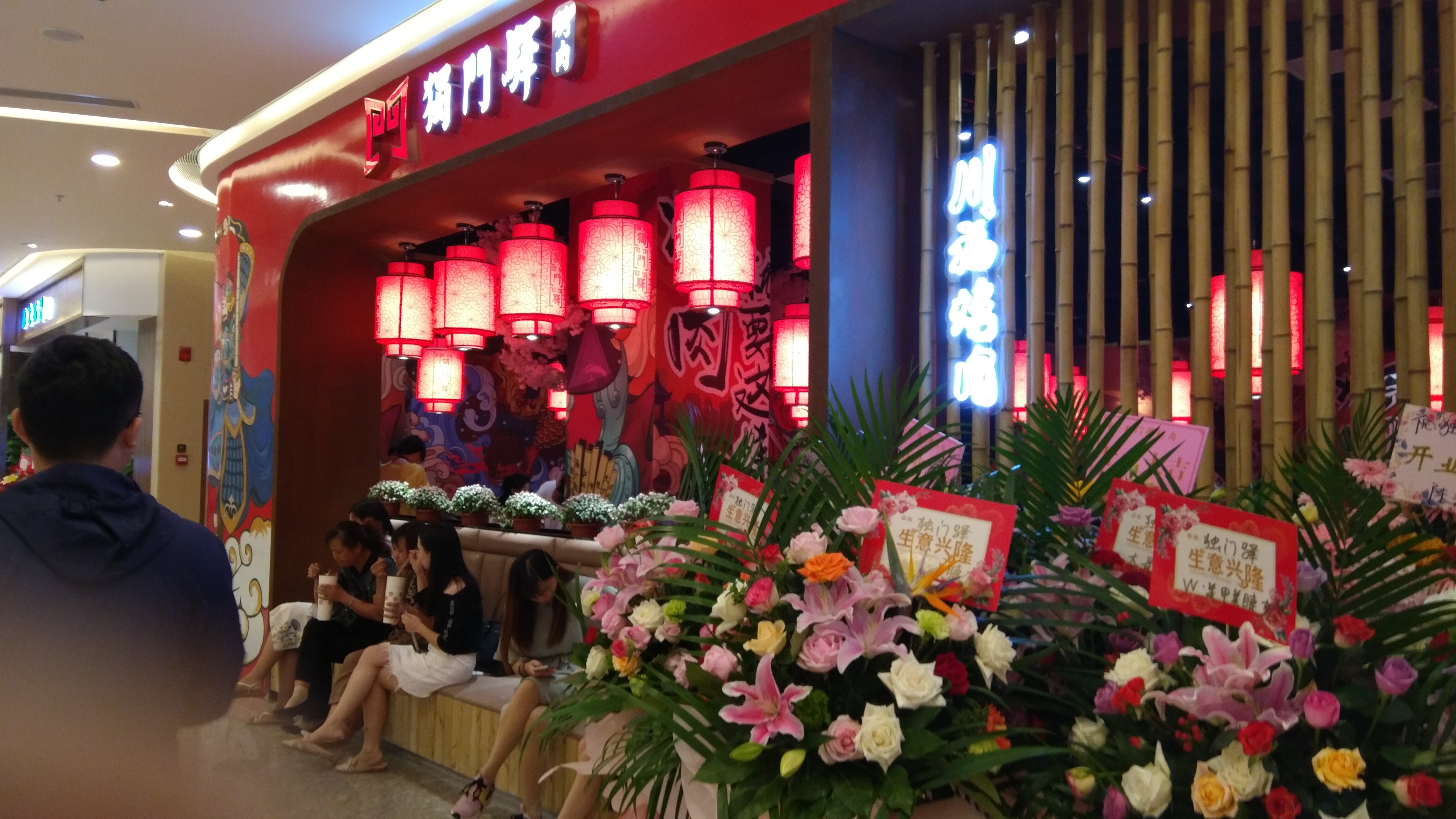 没钱交铺租怎么办,没钱交租熬不起不让撤怎么办