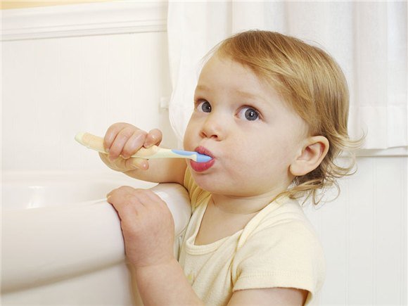 宝宝误吃了牙膏怎么办,宝宝防误吞牙膏