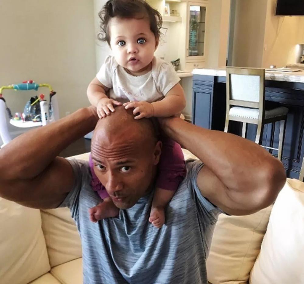 郑恺苗苗为女儿庆祝百天视频,郑恺和女儿百日宴