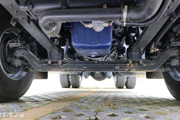 东风天龙4x2港口牵引车,目前最便宜4x2港口牵引车