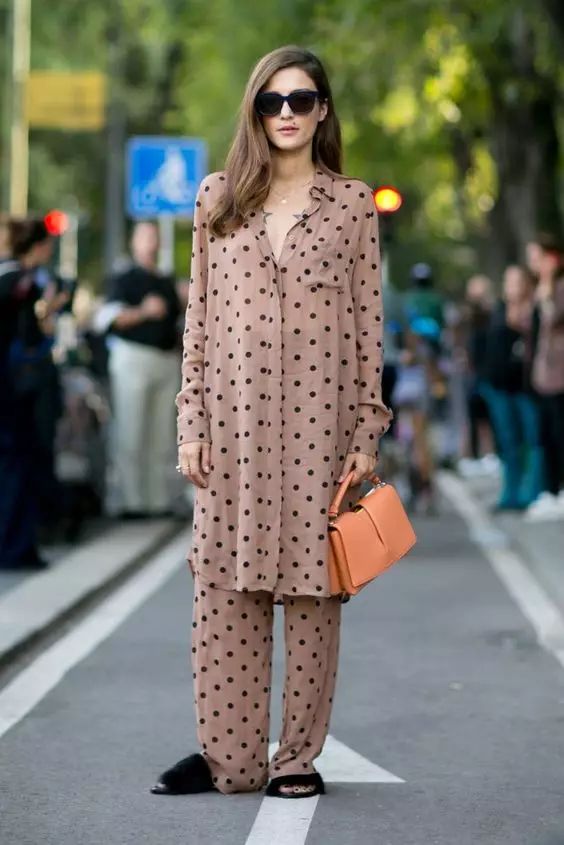 不止一面的毛毛鞋就该这么穿 (入手一双好看又百搭毛毛鞋)