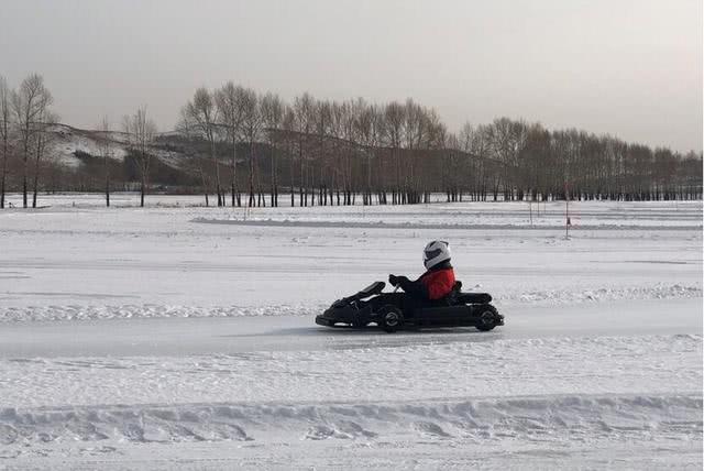 保时捷911冰面上漂移,保时捷汽车911玩雪