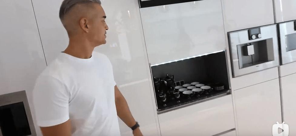 迪拜小哥豪宅,迪拜土豪哥卖劳斯莱斯