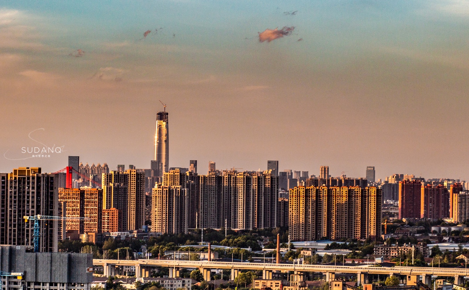 武汉绿地中心,本将是中国第一摩天大楼,网友却赐名“平头哥”