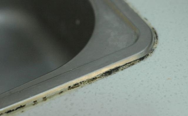 厨房灶台缝隙渗水,水槽和灶台缝隙漏水