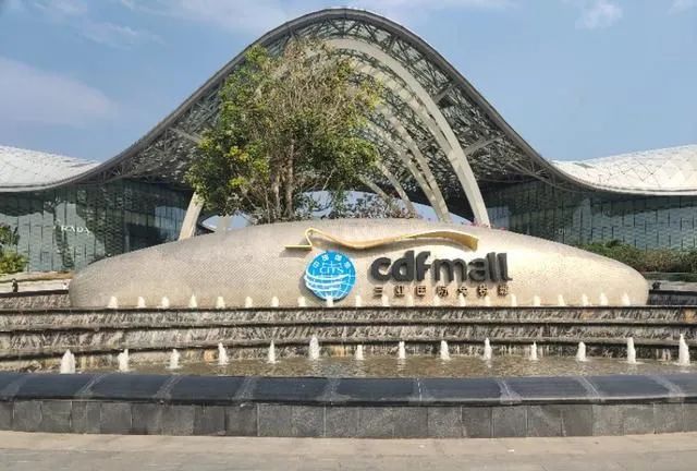 蔡徐坤fila代言人上海发布会,蔡徐坤三亚国际免税店