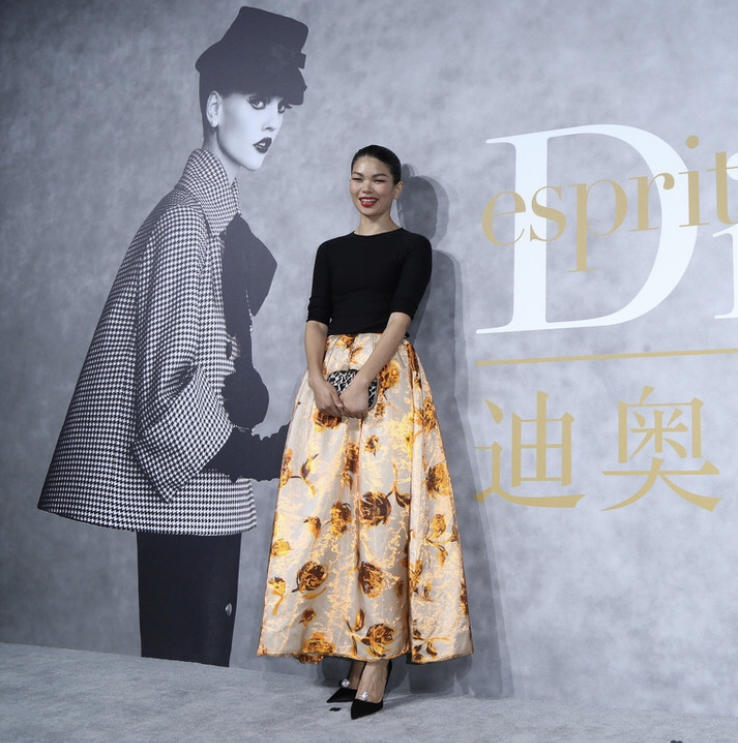 丑模吕燕审美,丑模吕燕身材走样