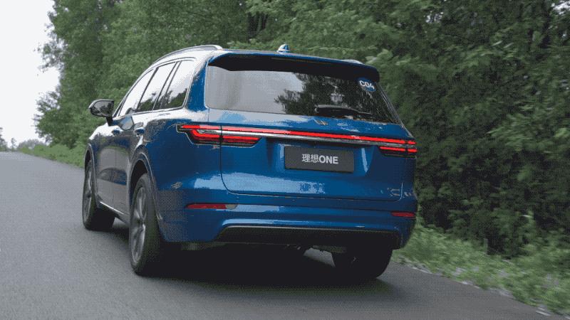 理想one换1.5t增程器最新试驾视频,理想one与汽油车提速对比