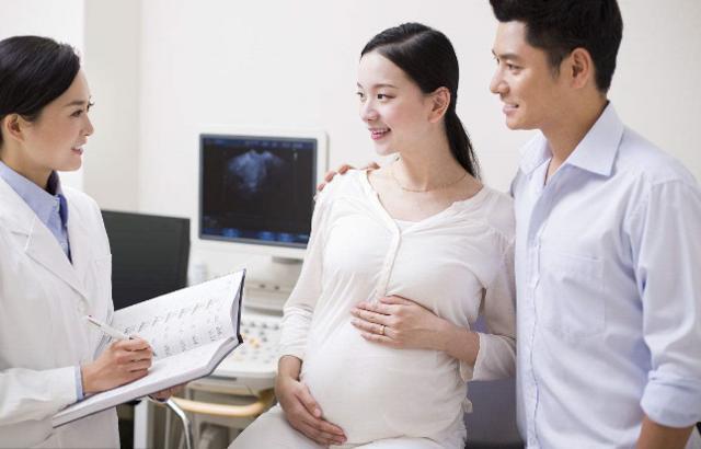 胎儿在宫内缺氧会有些什么反应,胎儿发生缺氧怎么办