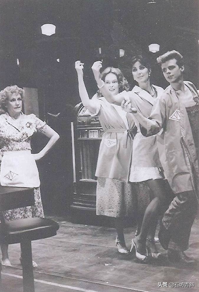 身边围绕无数小鲜肉,奇装异服的始祖,看她如何72变