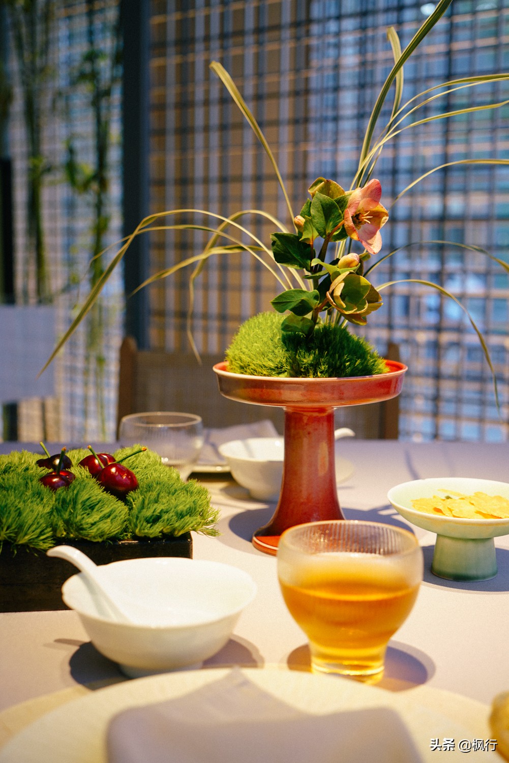 这家北京二环内的粤菜馆,装修获大奖,松板肉、乳鸽、罗氏虾惊艳