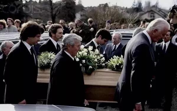 纪梵希爱赫本一辈子终身未娶,纪梵希真的爱赫本吗