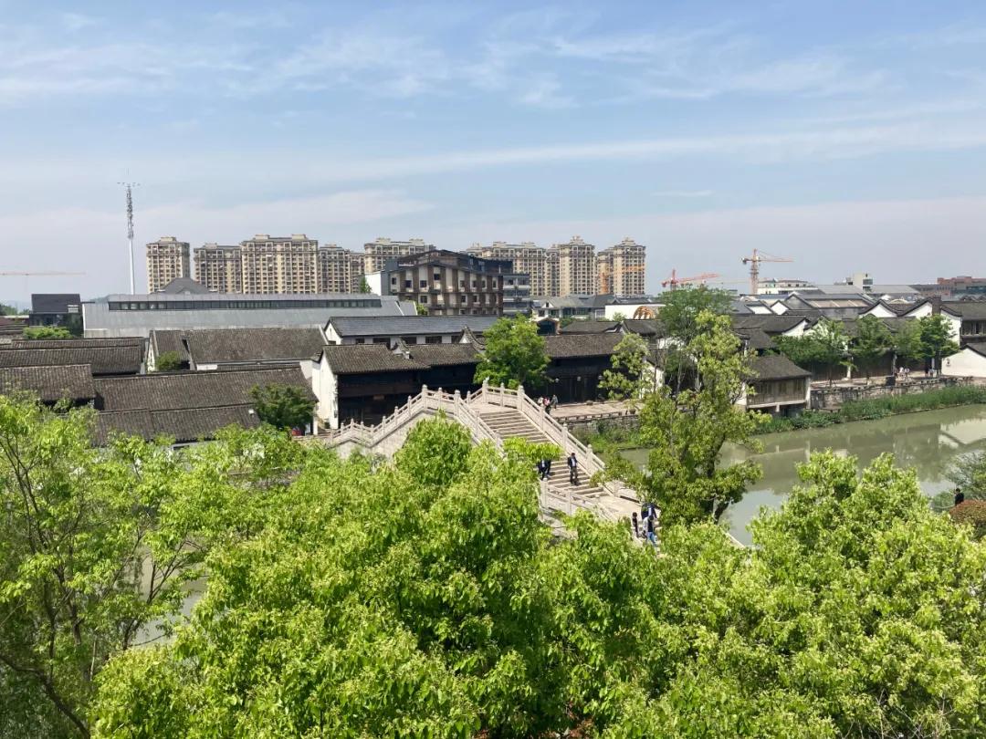 新款iphonese到底适不适合买,iphonese现在值得入手吗