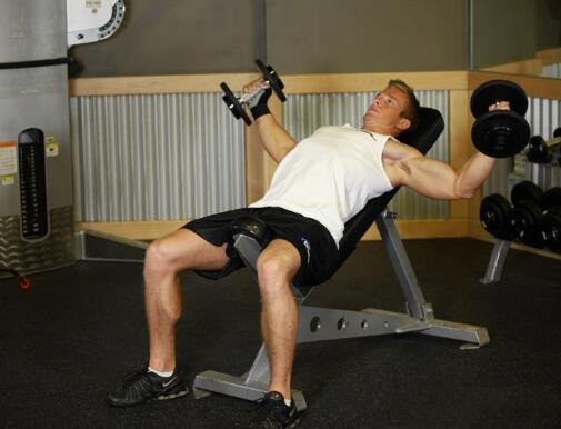 练胸动作只有杠铃,练胸的动作只用哑铃