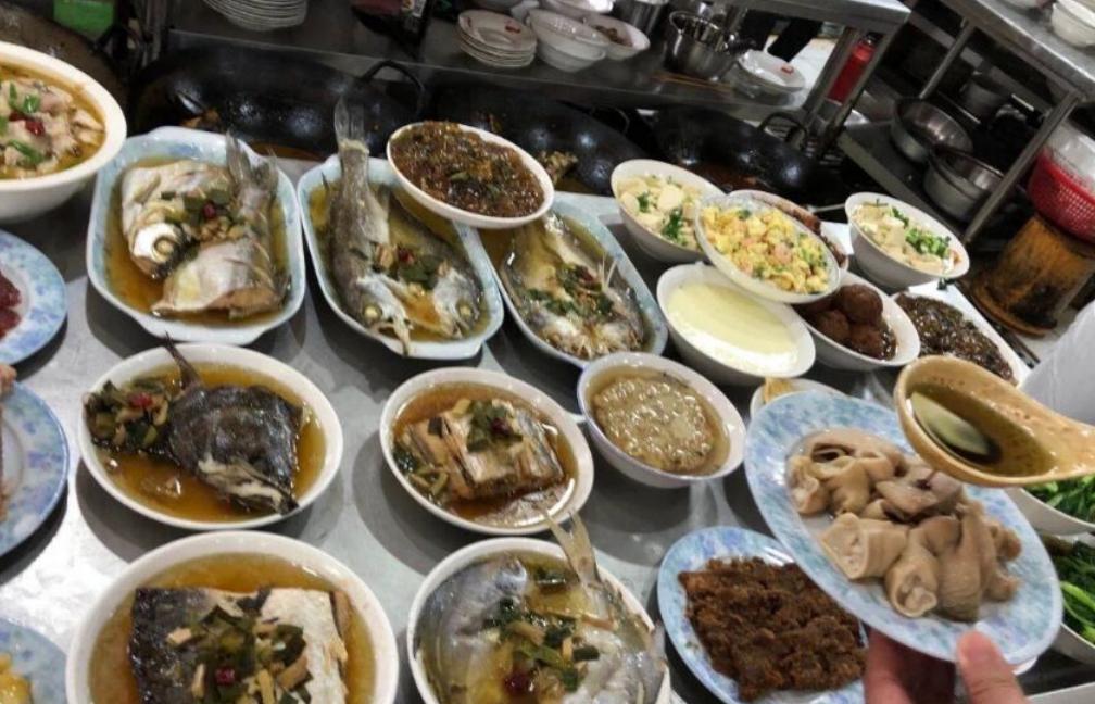 常熟人人知道的“神奇”小店，环境脏乱差，饭点出租车停满半条街