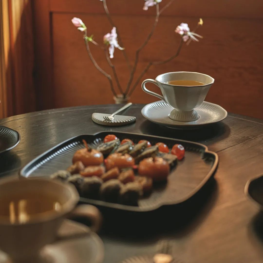 好利来黑天鹅餐具,黑天鹅刀叉是银的吗