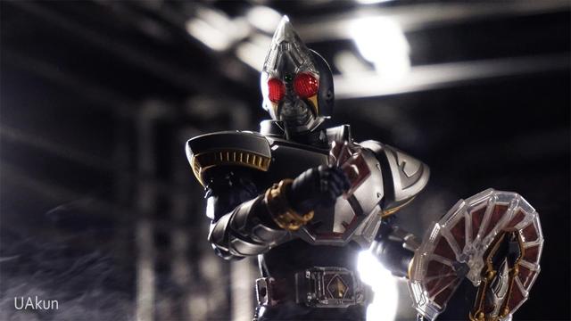 遇事不慌，从来都是刚正面的三位假面骑士，基佬剑铁头娃